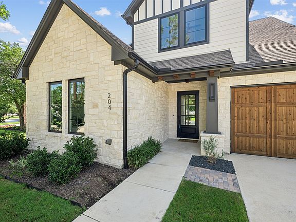 2nd image of 204 Pecan St