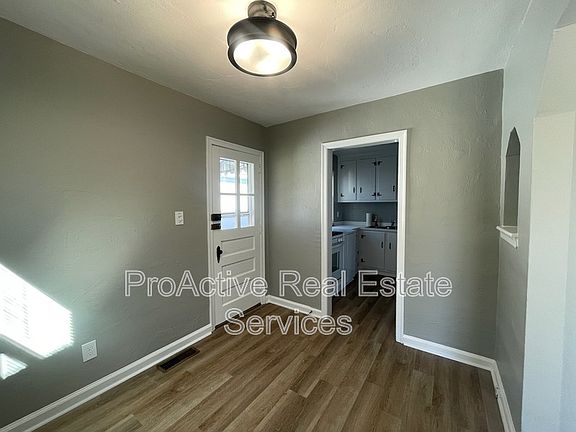 5th image of 2102 Cromwell Dr