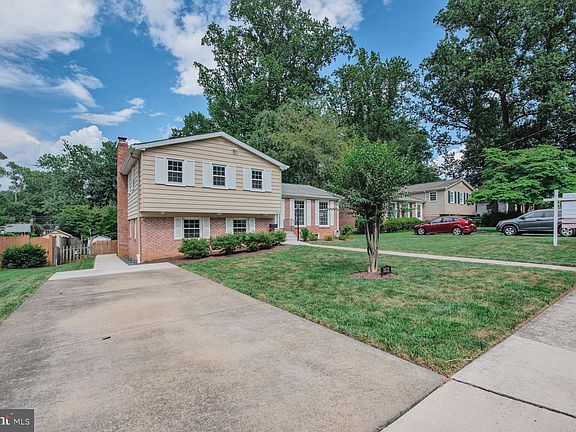 3rd image of 3512 Queen Anne Dr
