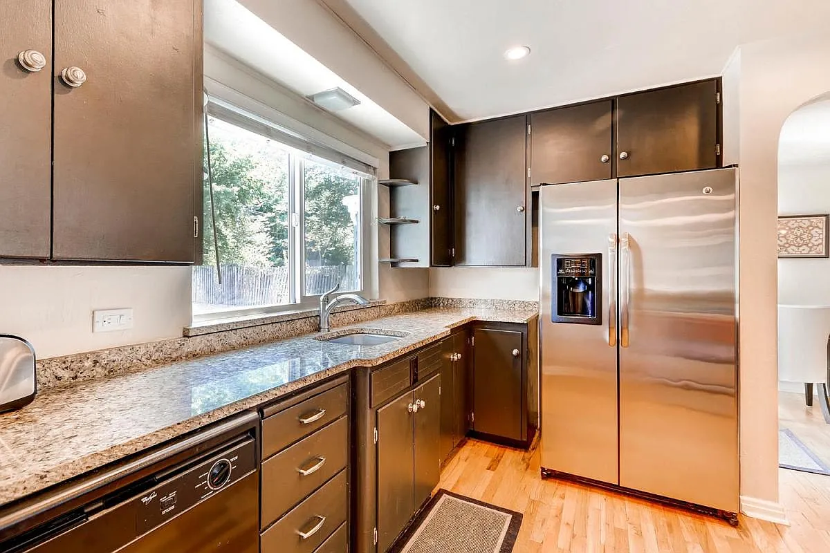 4 bed, 2150 sqft, $3,600 — Photo 3