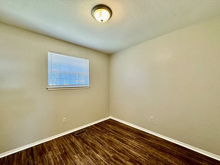 1006 Richmond St — Photo 18
