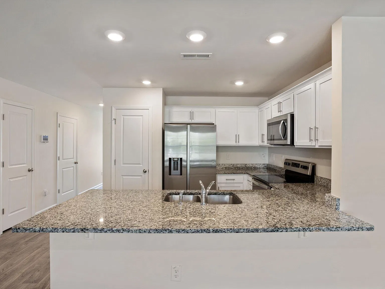 3 bed, 2.5 bath, 1418 sqft, $1,625 — Photo 1