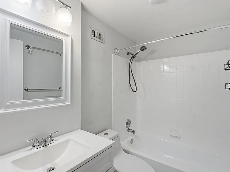 1113 N Vernon St — Photo 20
