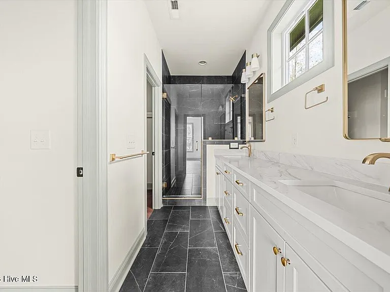 160 S Leak St — Photo 39