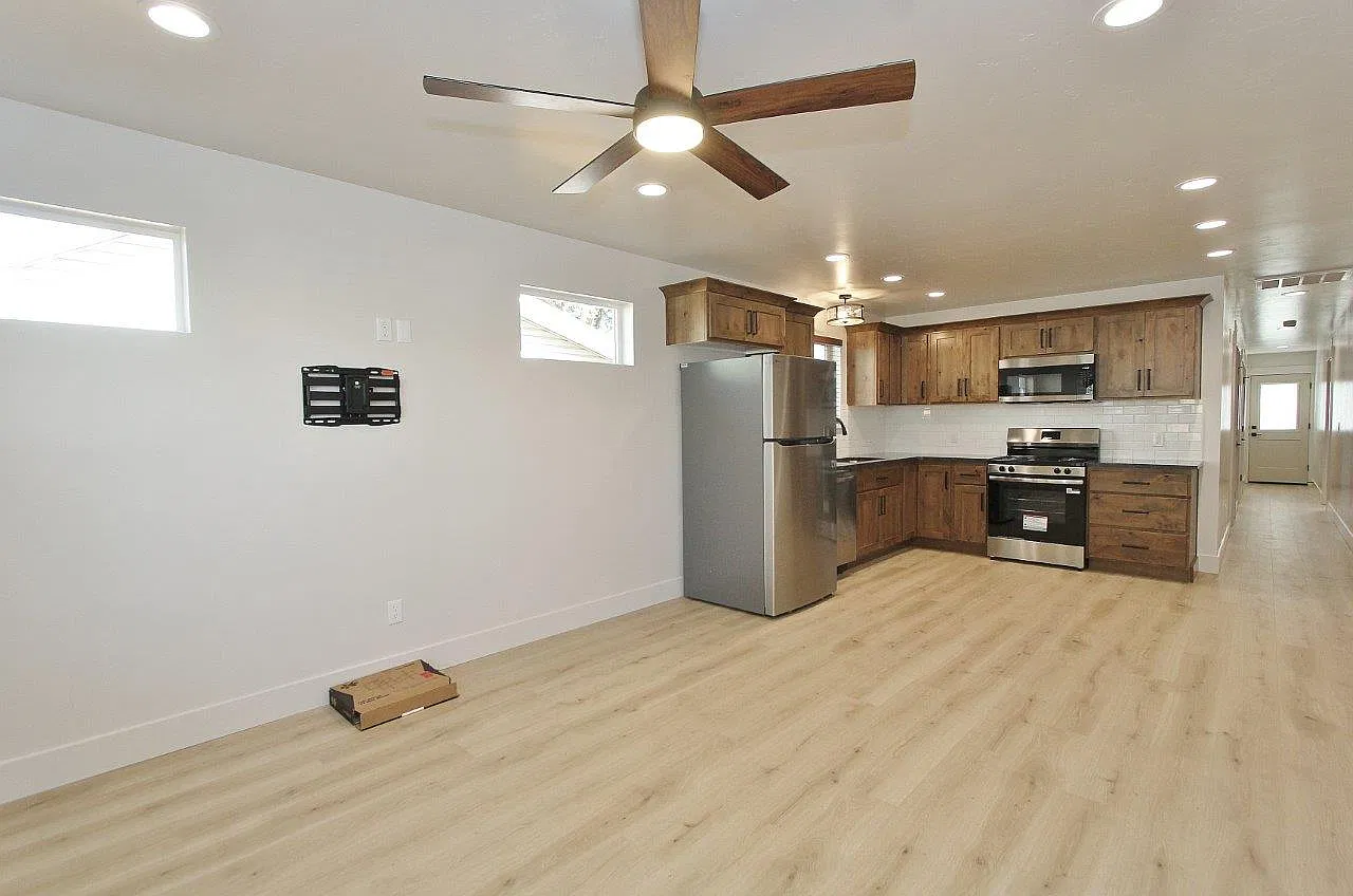 3 bed, 1091 sqft, $1,925 — Photo 4