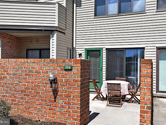 4th image of 204 Cherrington Dr