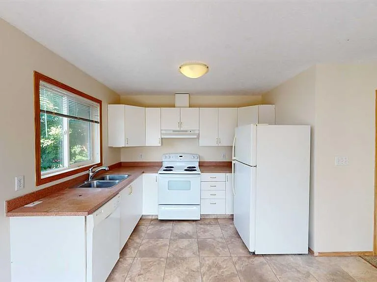 9318 106th Ave #B — Photo 3