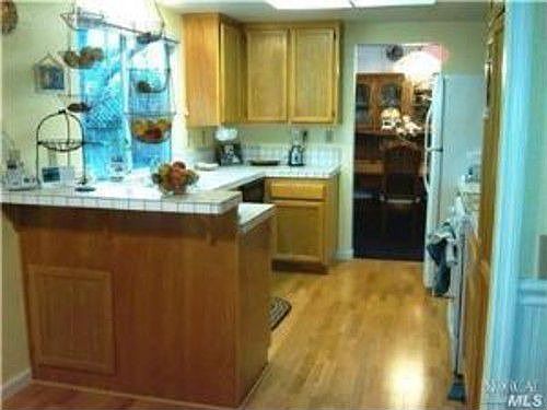 5th image of 255 Dartmouth Way
