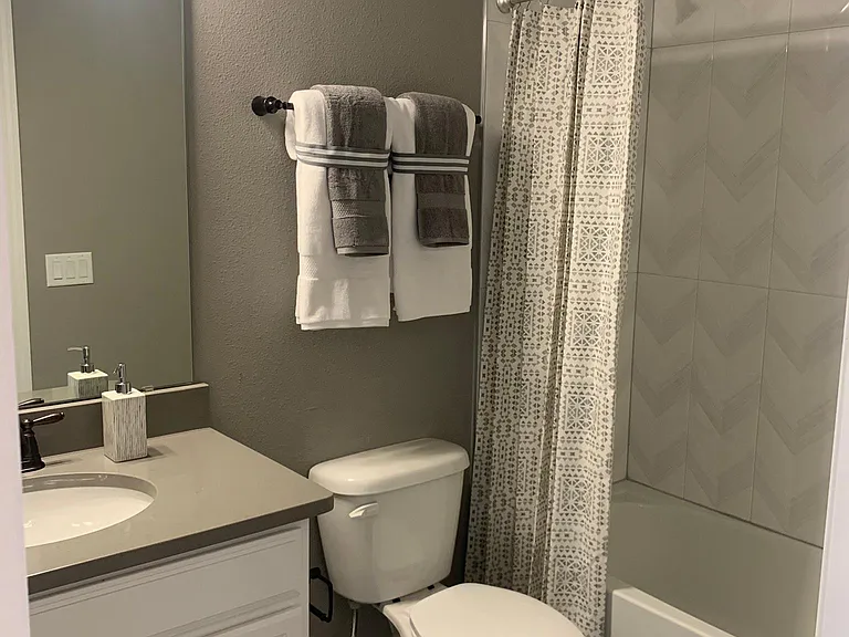 Shared bathroom for bedroom 2 & 3