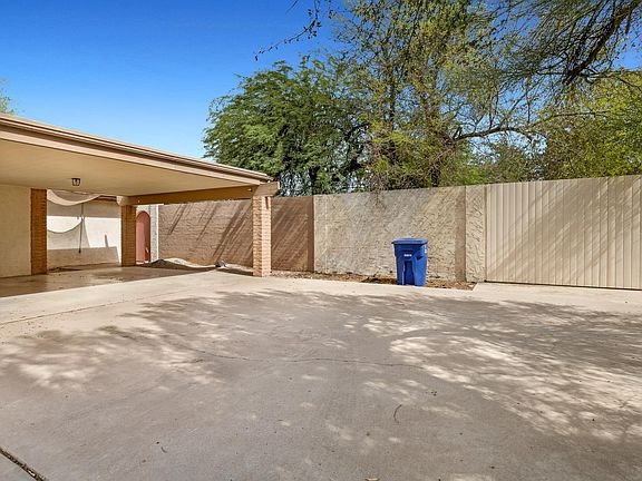 3rd image of 2006 E Loma Vista Dr