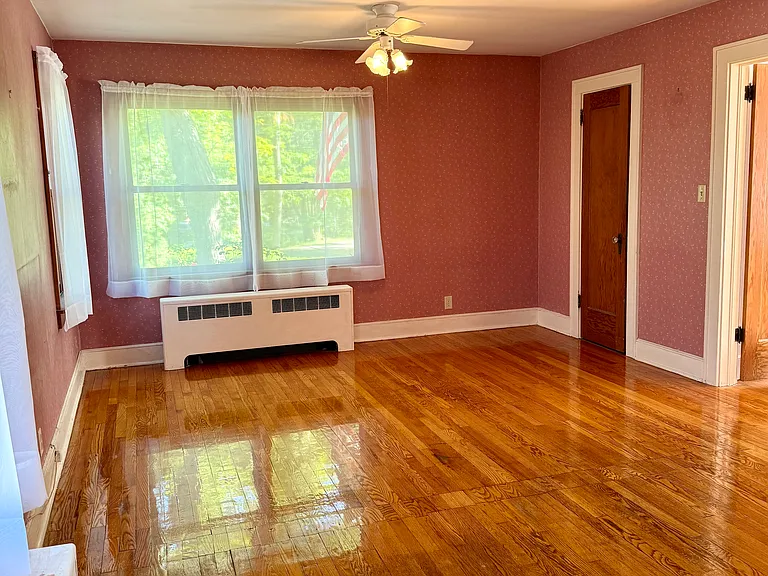 232 Riverside Dr — Photo 20