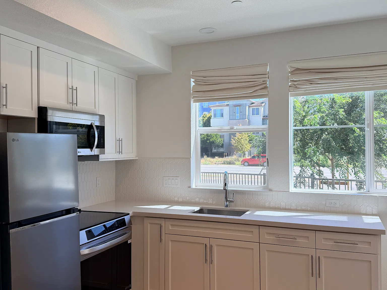 Studio, 350 sqft, $2,000 — Photo 2