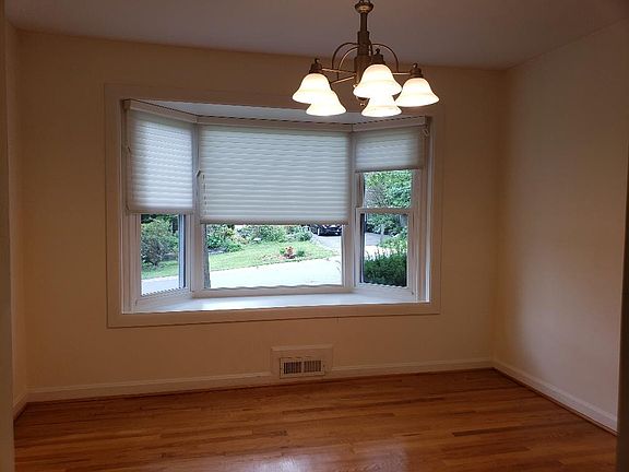 3rd image of 9402 Kingsley Ave