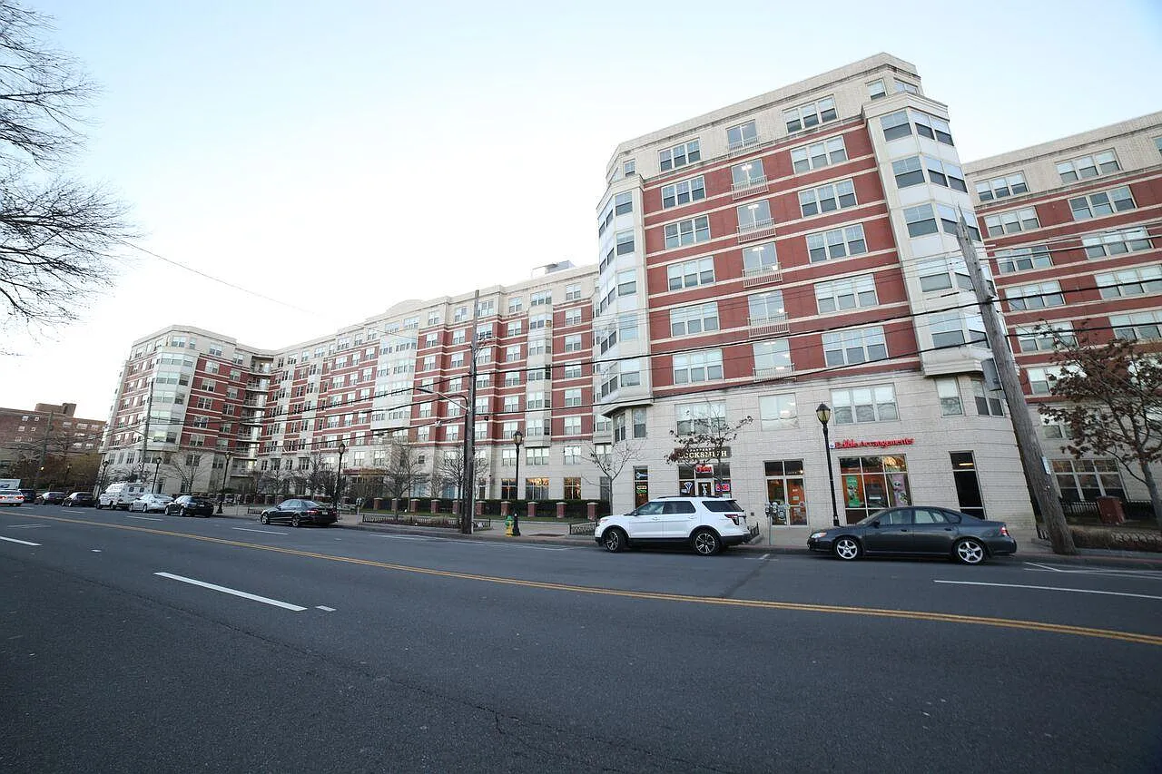 300 Mamaroneck Ave photo 1
