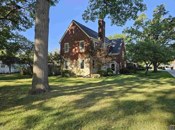 1801 SW Pembroke Ln, Topeka, KS 66604