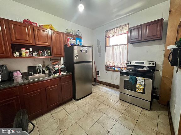 3rd image of 209 W Westmoreland St