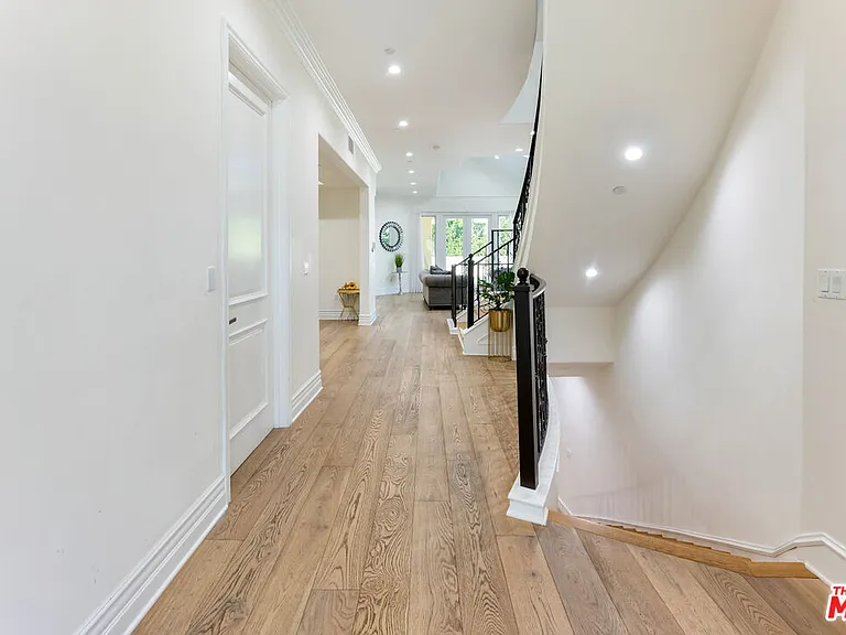 391 S Saltair Ave — Photo 5