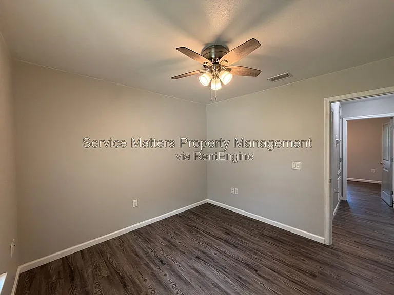 5553 Riviera Dr — Photo 29