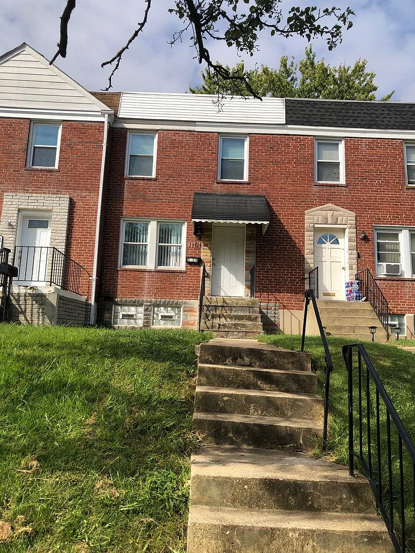 2 Bedroom 1.5 bathroom townhouse — Photo 1