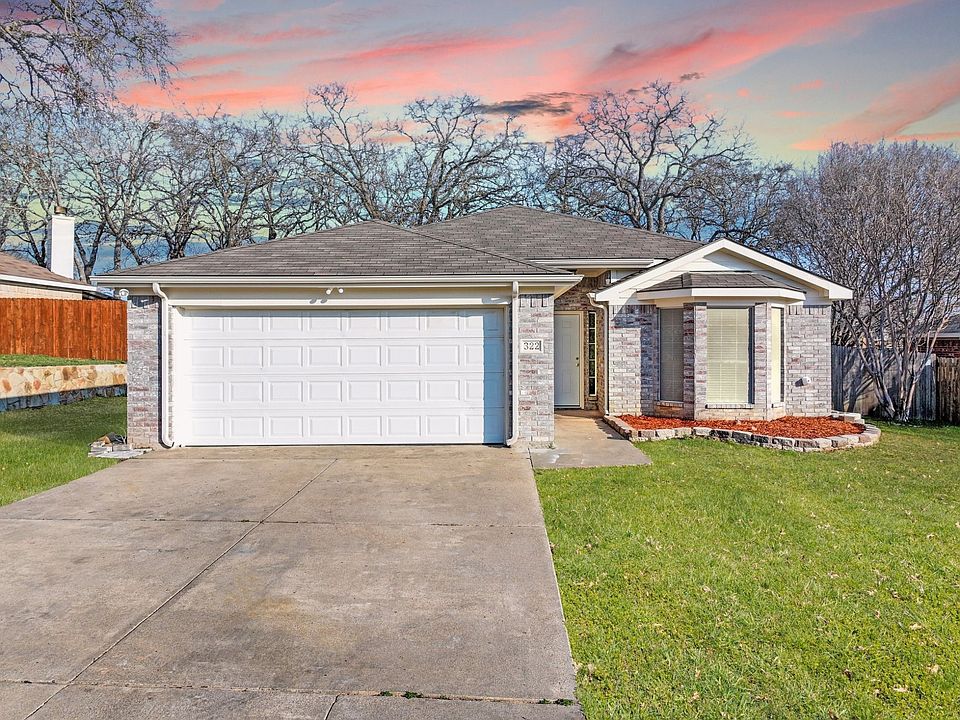 1st image of 322 Sweetwater Dr