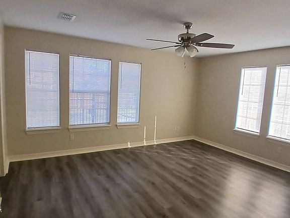 5th image of 301 E Camellia Ave #105B