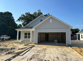 301 W Satchwell St, Burgaw, NC 28425