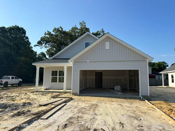 301 W Satchwell Street, Burgaw, NC 28425