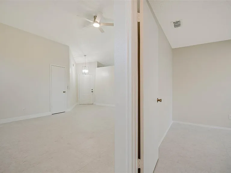 1542 Brook Hollow Dr — Photo 20
