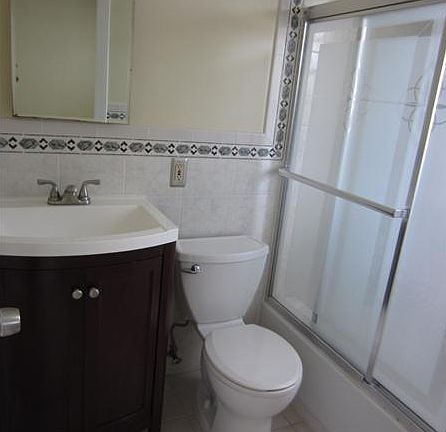 5th image of 3031 SW 27th Ave APT 17