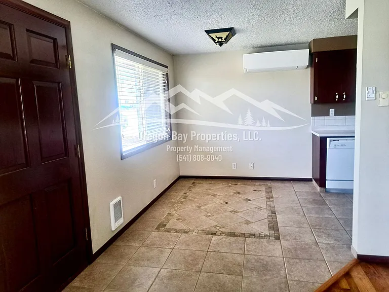 1025 Garfield Ave — Photo 3