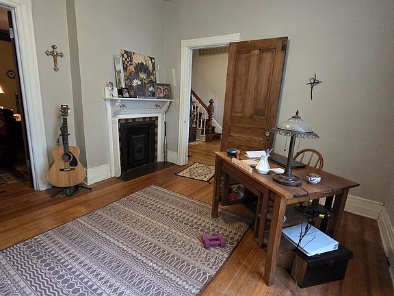 5th image of 404 E 9th St