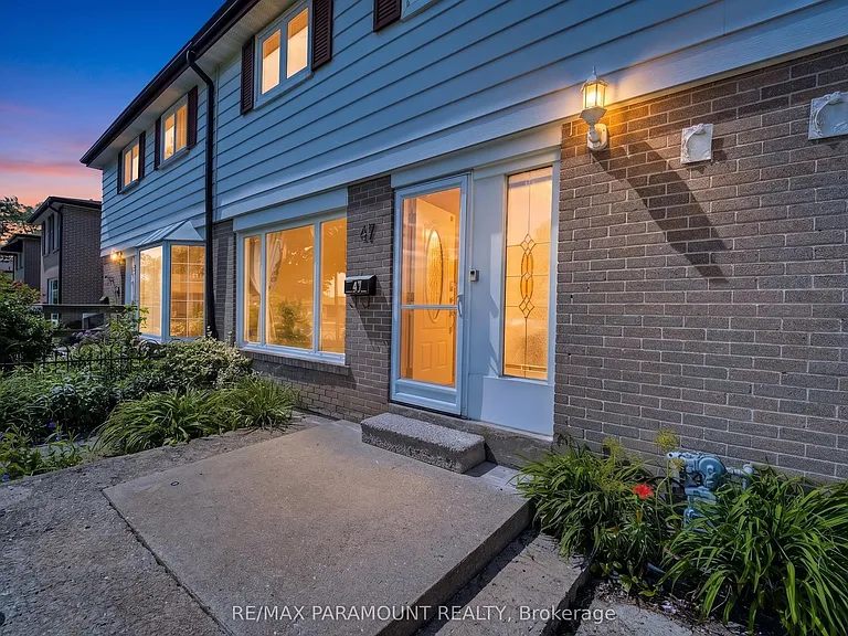 47 Cloverdale Dr — Photo 4