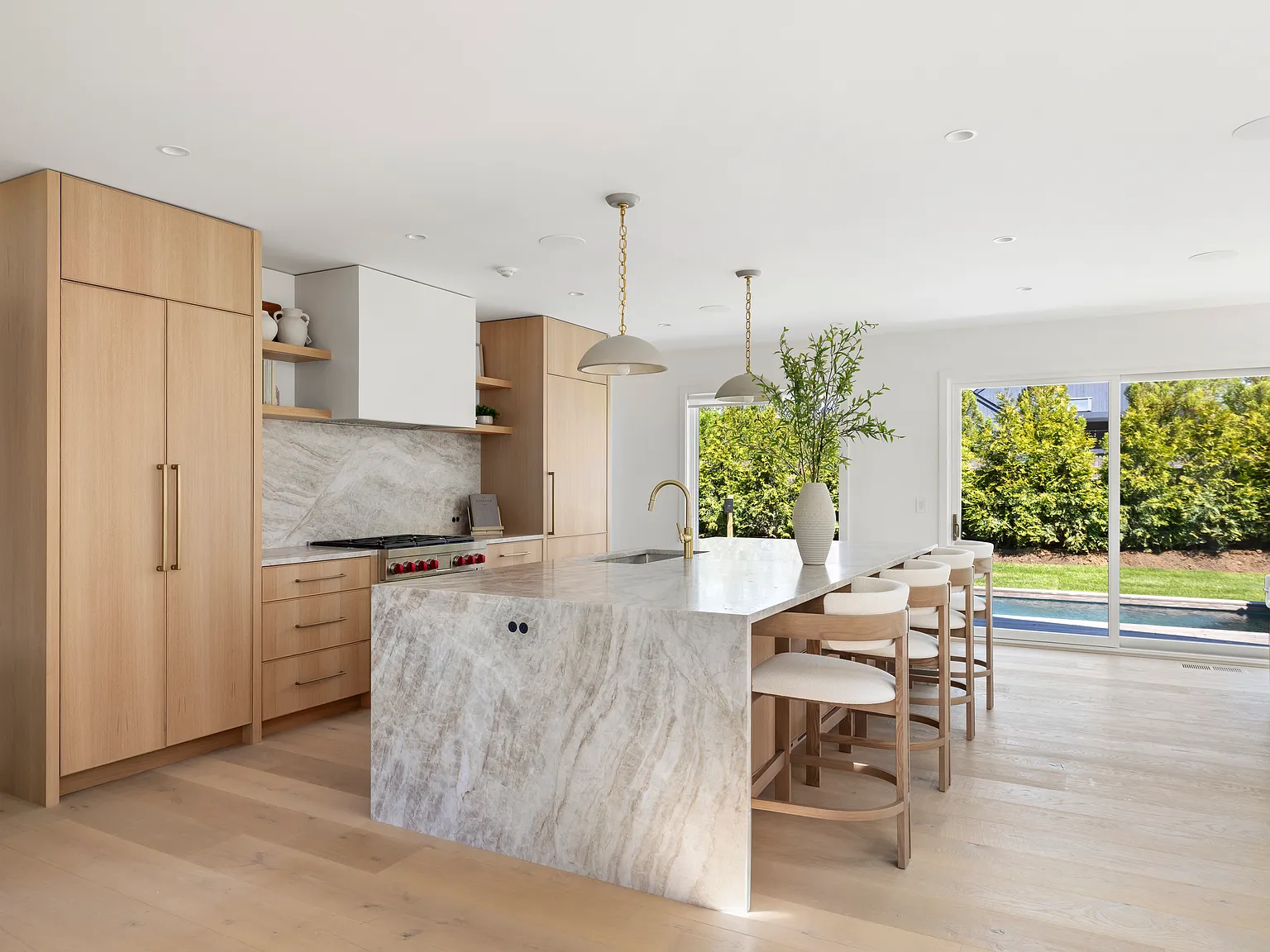 Fresh New Modern Living @ Ditch Plains — Photo 4