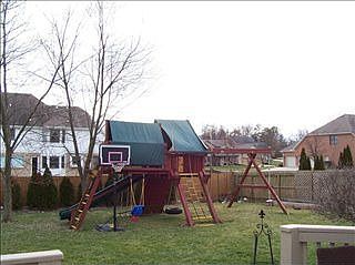4th image of 494 Allanhurst Ave