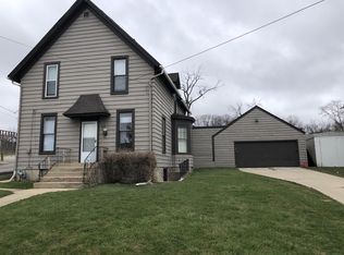 418 Bluff City Blvd, Elgin, IL 60120