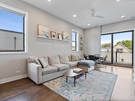 3rd image of 3004 W Lyndale St #3W