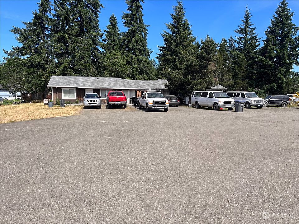 2nd image of 100 E Praire Court