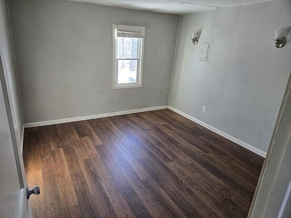 4th image of 3895 Oakes St SW