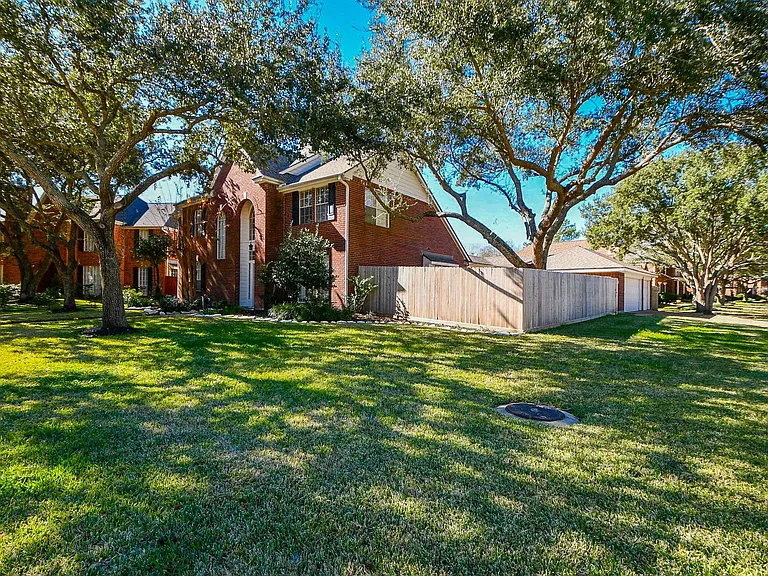 1502 Emerald Springs Ct — Photo 2