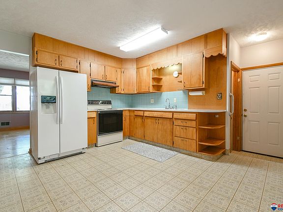 5th image of 1110 Rosewood Dr