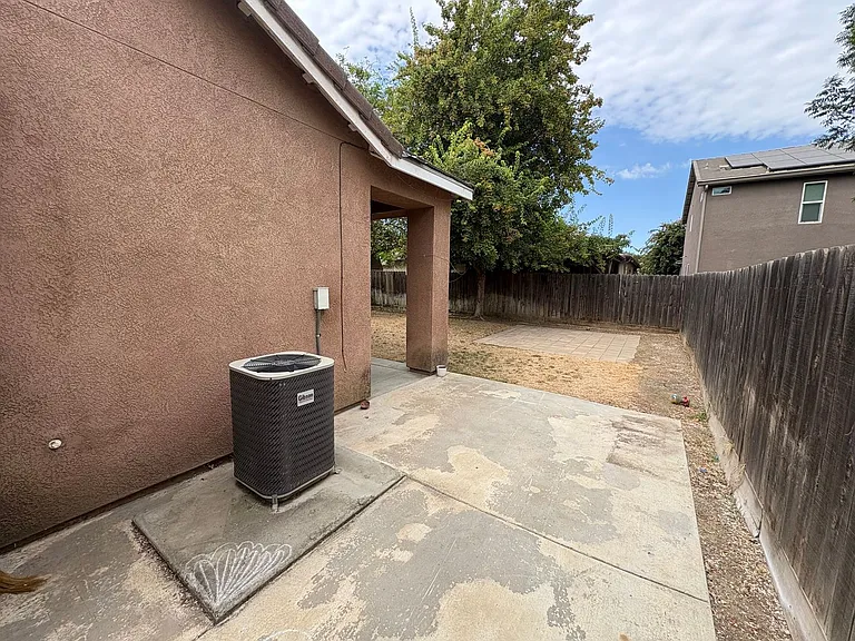2133 N Denton St — Photo 25