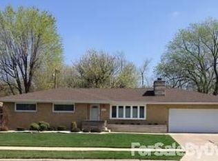 5557 Adams St, Merrillville, IN 46410