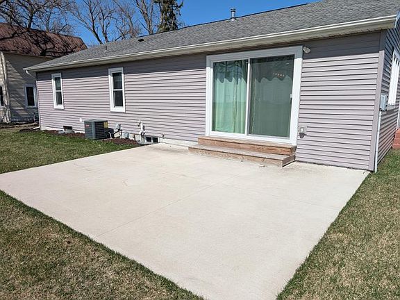 3rd image of 400 9th St SW