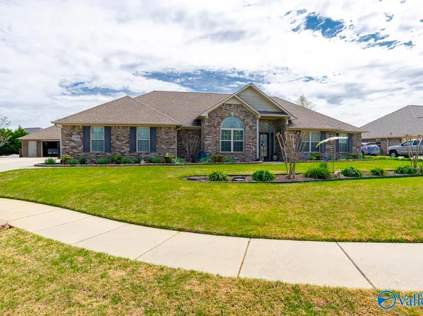 13188 Abbington Ln, Athens, AL 35613