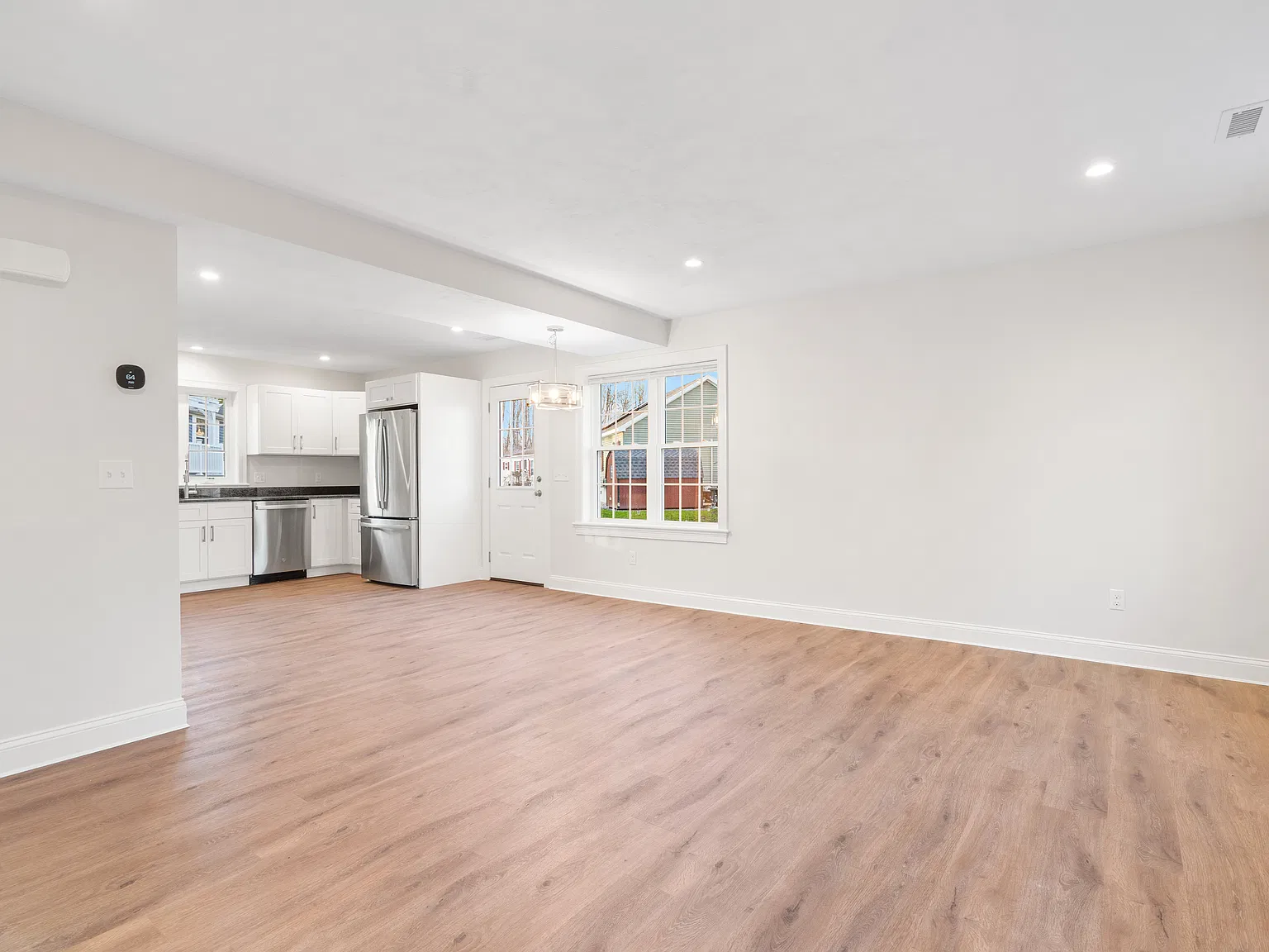 3 bed, 1.5 bath, 1320 sqft, $2,800 — Photo 4
