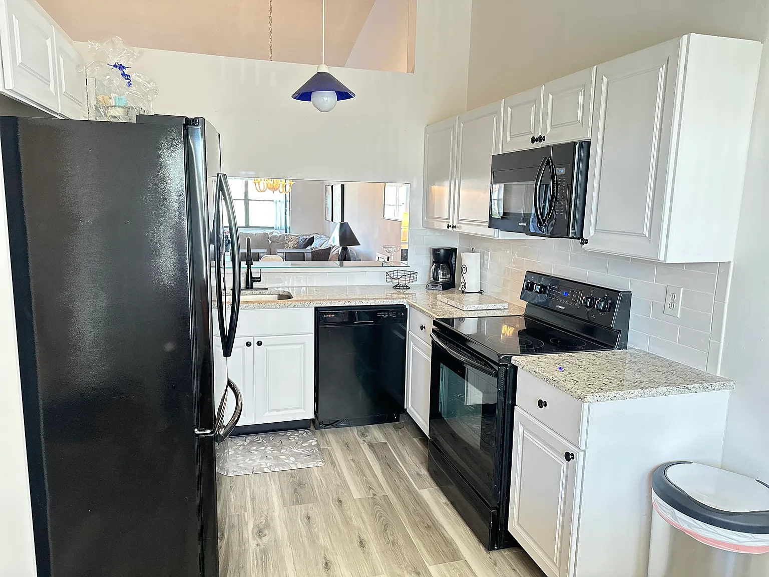 2 bed, 2.0 bath, 1186 sqft, $1,800 — Photo 3