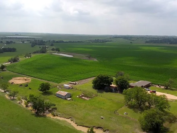 8901 Fm 437, Rogers, TX 76569