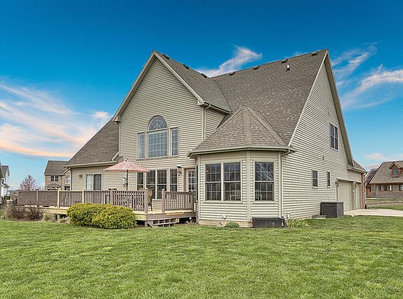 5th image of 1602 Beaver Lake Dr