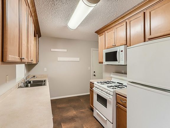 2nd image of 3399 Emerald Dr