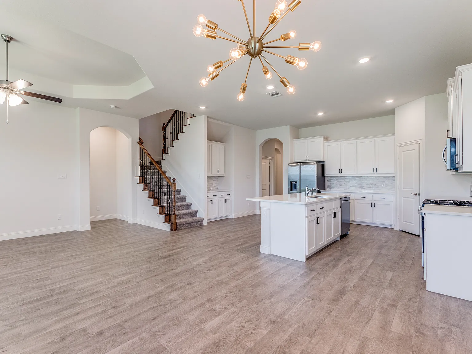 4 bed, 2510 sqft, $3,100 — Photo 2